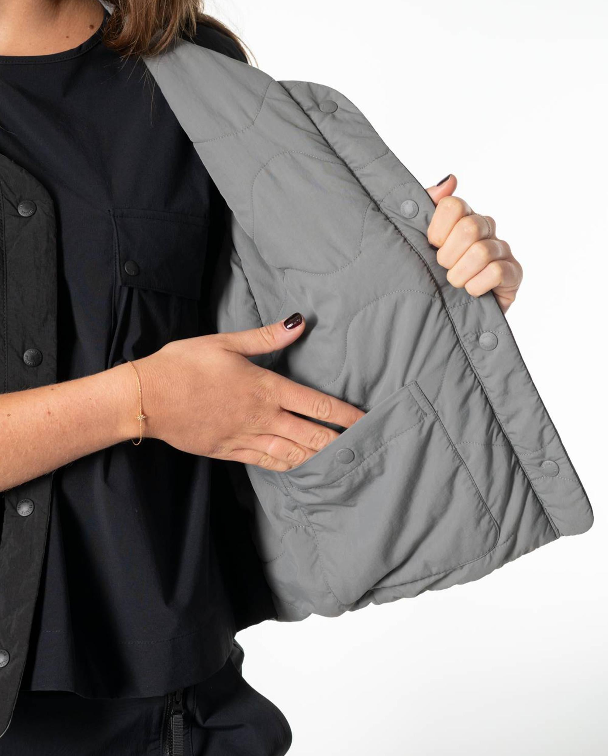 1911713-008 | WATER REPELLENT REVERSIBLE PADDED VEST JACKET | BLACK