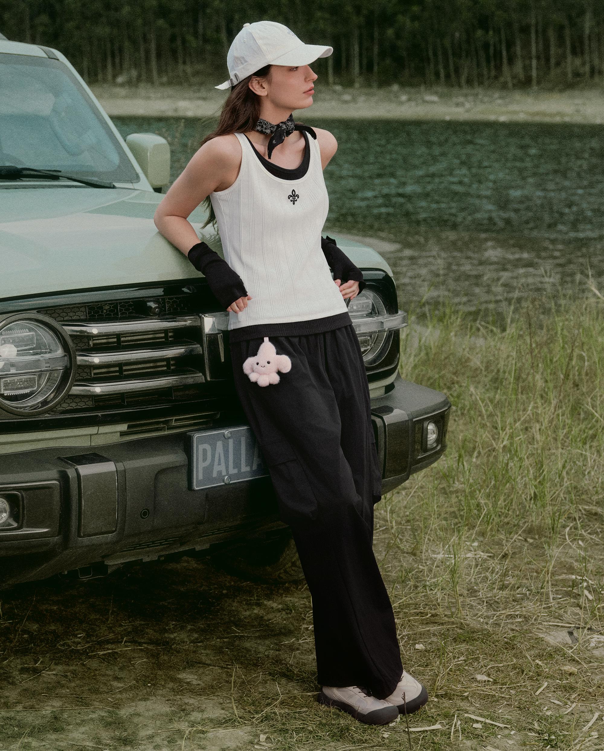 1913026-032 | WOMEN'S IRIS LOGO LOOSE FIT CARGO PANTS | TAP SHOE