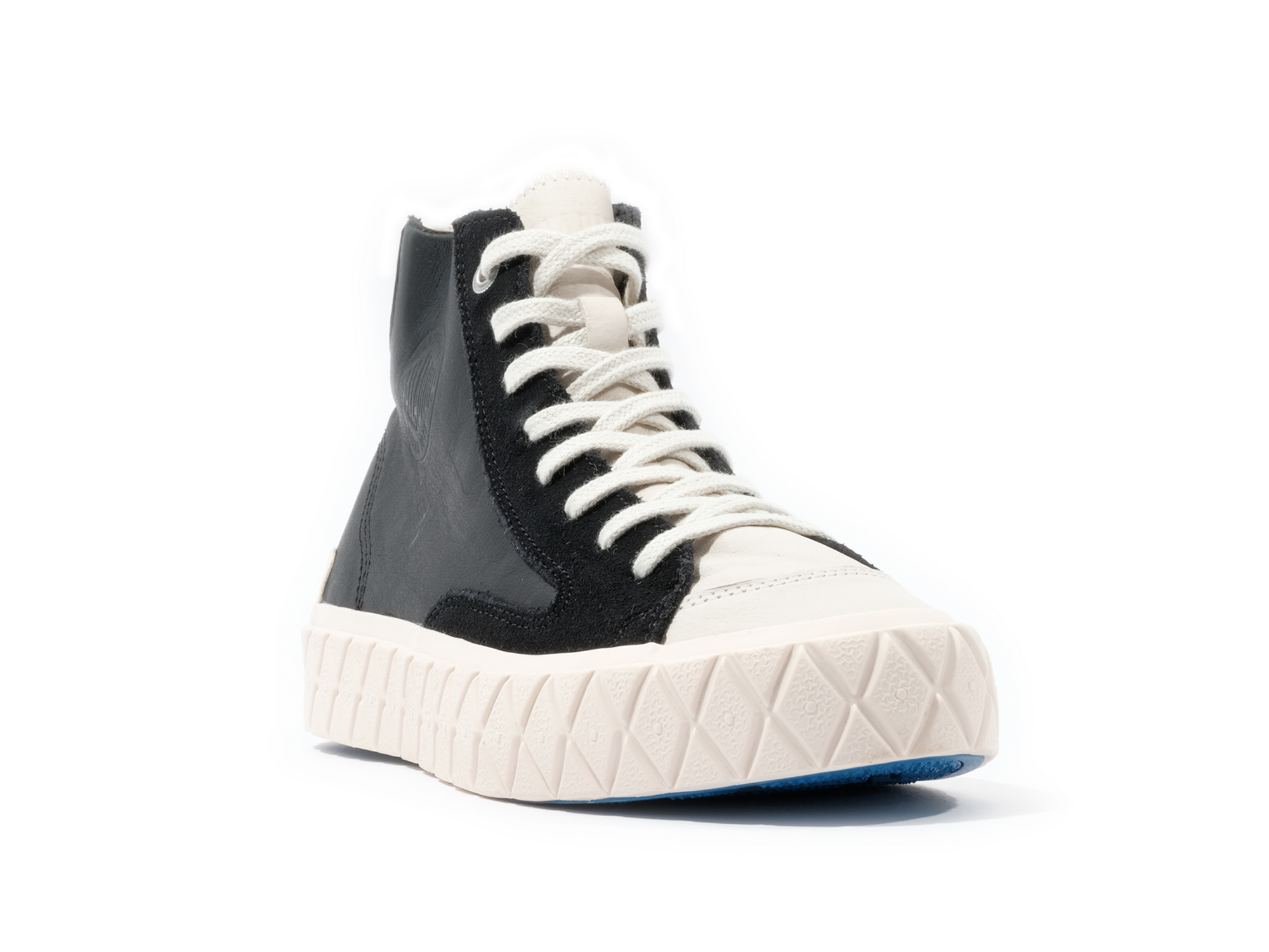 74320-016-M | PALLA ACE CHUKKA SUEDE | BLACK/MARSHMALLO